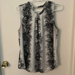 😍Black and white high neck sleeveless blouse 😍